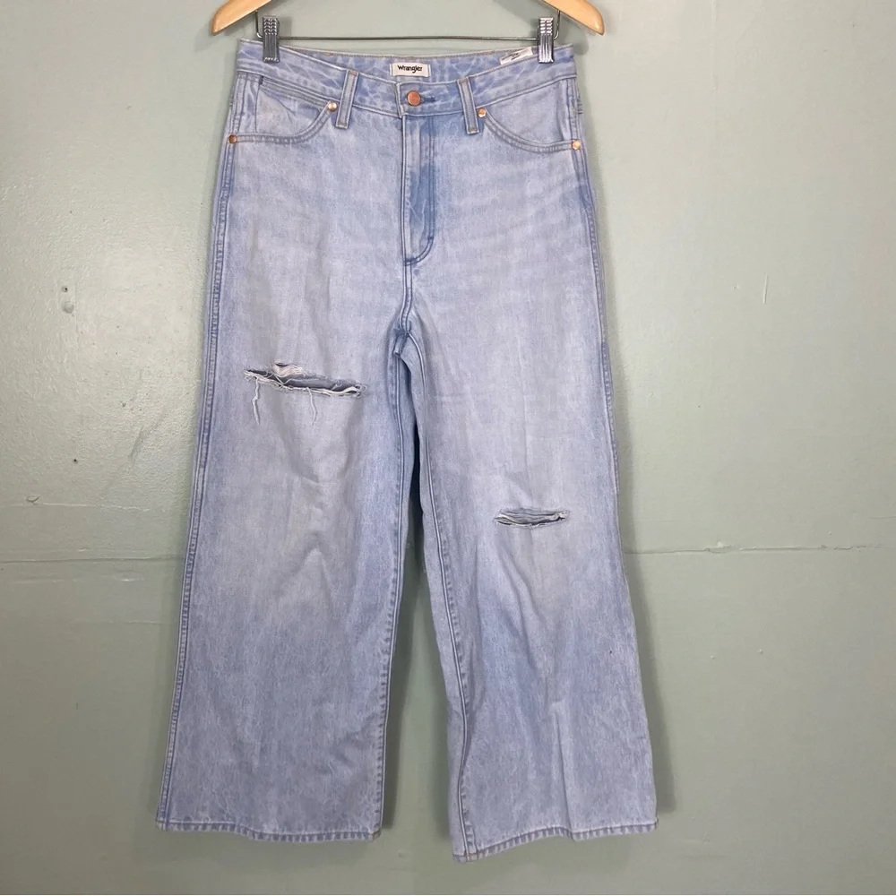 Wrangler High Rise Wide Leg Worldwide Distressed Light Wash Blue 28X28‎ - Picture 2 of 8